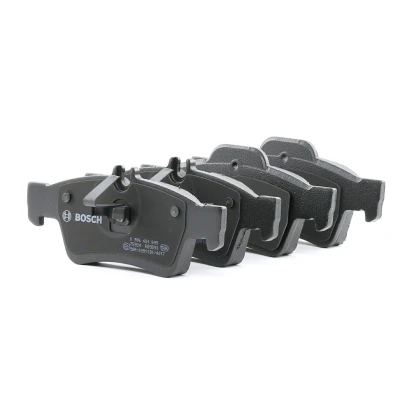 Image of 0004230230, 0034205120, 003420512067, 0044204420, 004420442067 Brake pad set BOSCH 0 986 424 699 Low Metallic with anti squeak plate, piston clip