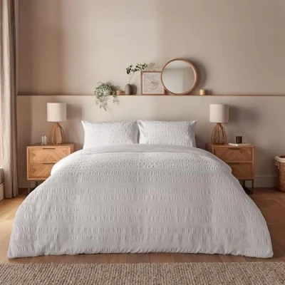 Image of Silentnight Supersoft Seersucker Duvet Set Cosy &amp; Comfy Delicate Touch Textured Easy Care Microfibre with Button Fastening Stylish Modern Quilt Cover + Pillowcase Bed Set, King, White