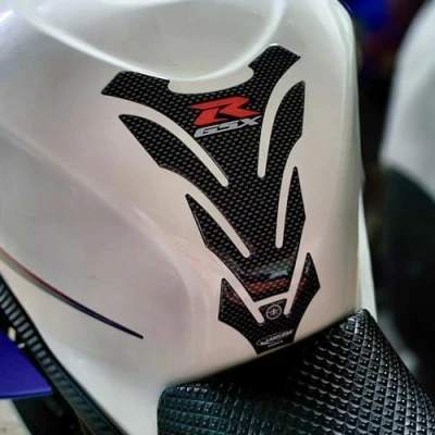 Image of labelbike Tank Pad Sticker in 3D Gel Resin Decoration and Protection of Motorcycle compatible with Suzuki GSX R Graphics Carbon Like Color