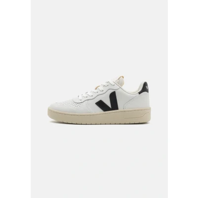 Image of Veja V10 Trainers, Women&#039;s, Size: 6, Extra white/black Leather