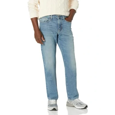 Image of Amazon Essentials Men&#039;s Straight Fit Stretch Jean, Light Wash, 33W / 32L