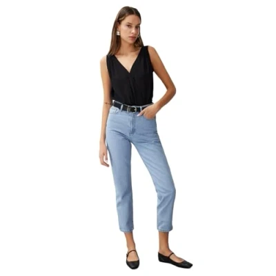 Image of Trendyol Women Basic High Waist Straight Leg Mom Jeans Blau