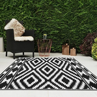 Image of JVL Lightweight Reversible Plastic Woven Outdoor Rug, 133x190cm, Aztec