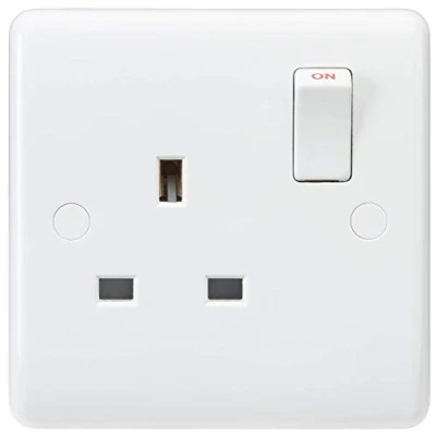 Image of KnightsBridge Curved Edge 13A 1G DP Switched Socket