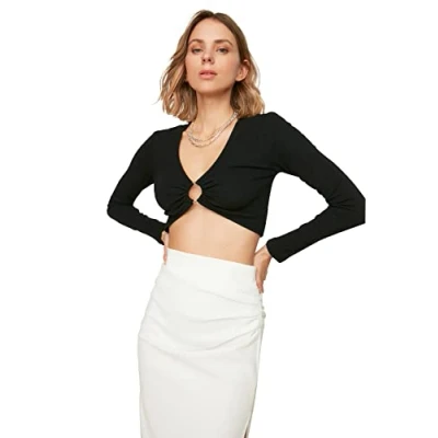 Image of Trendyol FeMan Fitted Basic V Neck Knit Blouse Schwarz
