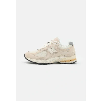 Image of New Balance 2002 Unisex Trainers, Size: 4, Calm taupe Leather and textile