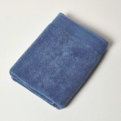 Image of HOMESCAPES Denim Blue Bath Towel 700 GSM Combed 100% Egyptian Cotton 70 x 130 cm