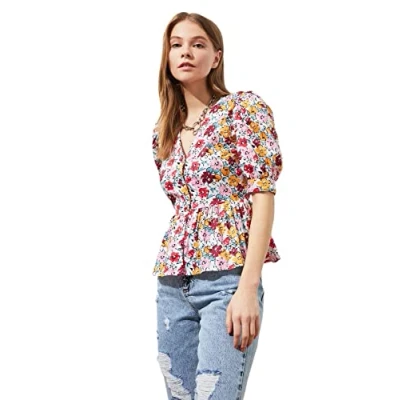 Image of Trendyol FeMan Fitted Basic V Neck Woven Shirt