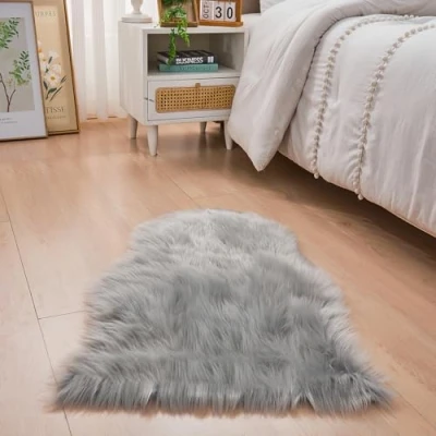 Image of YIHAIC Faux Fur Sheepskin Style Rug,Faux Fleece Fluffy Area Rugs Seat Pad Anti Skid Yoga Carpet for Living Room Bedroom Sofa Floor(Grey,60 x 90cm)