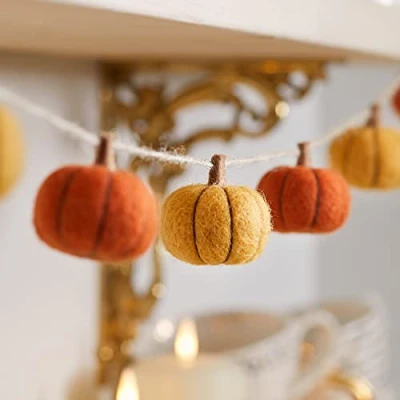 Image of Lights4fun 1.3m Autumn Halloween Felt Pumpkin Garland Hanging Decoration for Indoor Use