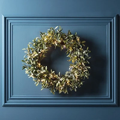Image of Lights4fun 50cm Pre Lit Artificial Battery Operated Frosted Mistletoe Christmas Wreath Decoration Indoor and Outdoor Use