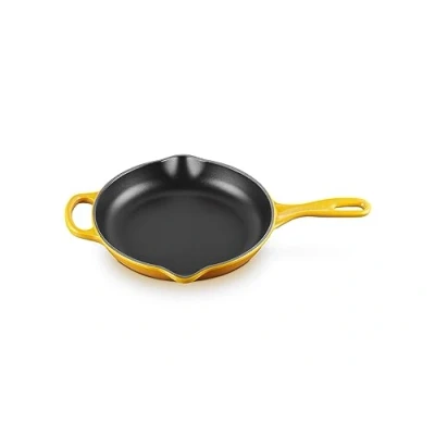 Image of Le Creuset Signature Nectar Cast Iron 23cm Skillet