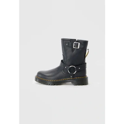 Image of Dr. Martens Genaya Black Wyoming girls&#039;s Children&#039;s Mid Boots in
