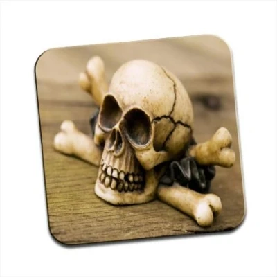 Image of Skull &amp; Crossbones Sat on A Plank of Wood Single Coaster
