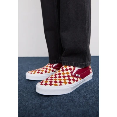 Image of Vans Classic Unisex Slipons, Size: 7, Red shoes
