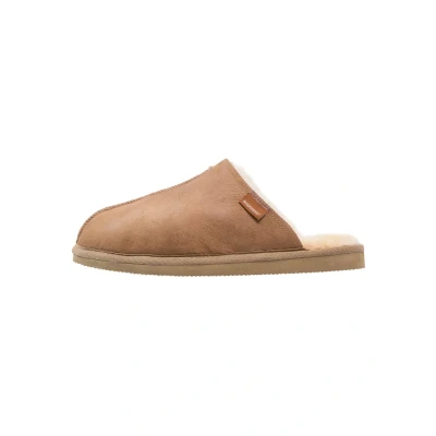 Image of Shepherd HUGO Slippers, Men&#039;s, Size: 7, Antique/cognac Sheepskin