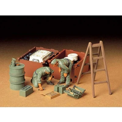 Image of Tamiya 35180 German Tank Engine Maintenance Crew Set (1:35 Scale)