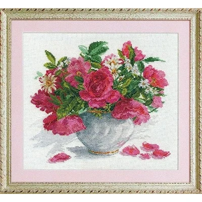 Image of Roses and Daises Cross Stitch Kit