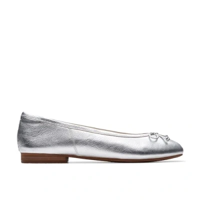 Image of Clarks Women&#039;s Fawna Lily Ballet Flat, Silver Leather, 3.5 UK