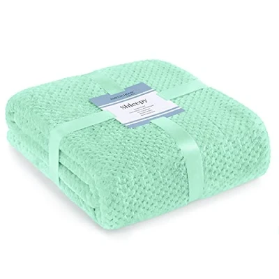 Image of AmeliaHome Cuddly Blanket 130 x 180 cm Delicate Quilted Sherpa Lambskin Look Shleepy Peppermint