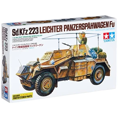 Image of Tamiya 300035268 1: 35 WWII Special vehicle 223 Light Späh tank (2), Brown