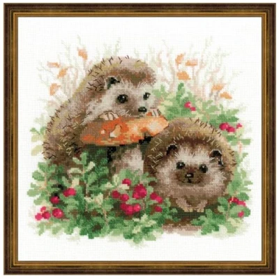 Image of RIOLIS Cross Stitch Kit 1469 Hedgehogs in Lingonberries
