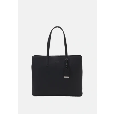 Image of Calvin Klein MUST Medium Tote bag, Women&#039;s, Size: One Size, Black