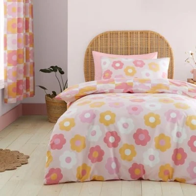 Image of Catherine Lansfield Retro Daisy Reversible Double Duvet Cover Set with Pillowcases Pink