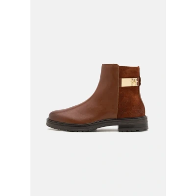 Image of Tommy Hilfiger LOGO Chelsea Classic ankle boots, Women&#039;s, Size: 3.5, Cognac brown Leather