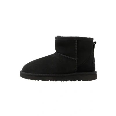 Image of UGG Classic MINI II ankle boots for kids, Size: 1, Black shoes