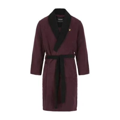 Image of Lyle &amp; Scott Men&#039;s Adrian Bathrobe Luxurious Towelling Dressing Gown with Contrast Collar and Classic Embroidered Eagle Chest Logo (UK, Alpha, XL, Regular, Wine Tasting/Jet Black)