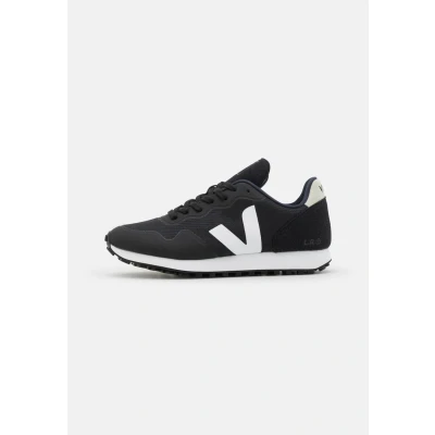 Image of Veja SDU Trainers, Men&#039;s, Size: 8, Black/white Polyester