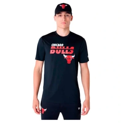 Image of New Era NBA ESSENTIALS TEE CHICAGO BULLS men&#039;s T shirt in Black