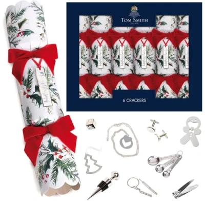 Image of Tom Smith Pack 6 Signature Red &amp; White Holly Ivy Eco Charity Christmas Crackers