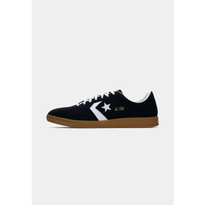 Image of Converse Classic Unisex Trainers, Size: 12, Black/white/gum shoes