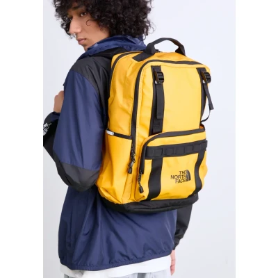 Image of The North Face BASE CAMP Daypack Unisex Rucksack, Size: One Size, Summit gold/black