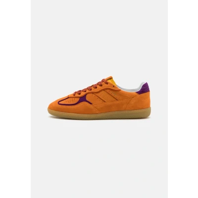 Image of Alohas Unisex Trainers, Size: 4, Rife orange Suede
