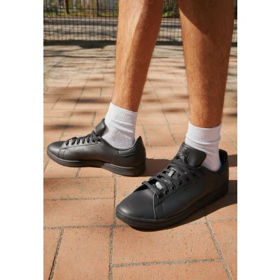 Image of adidas Originals STAN Smith Unisex Trainers, Size: 9.5, Core black High quality imitation leather