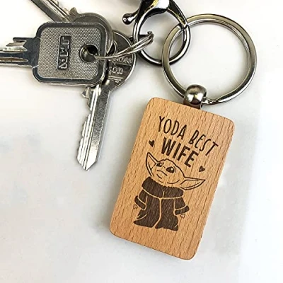 Image of eBuyGB Personalised Wooden Rectangle Keyring, Star Wars Themed Engraved Baby Yoda Keychain, Funny Gifts for Partner (Yoda Best Girlfriend)