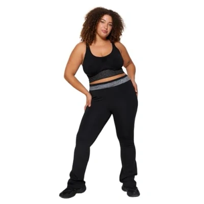 Image of Trendyol FeMan Plus Size Normal Waist Straight Leg Regular fit Sweatpants Schwarz