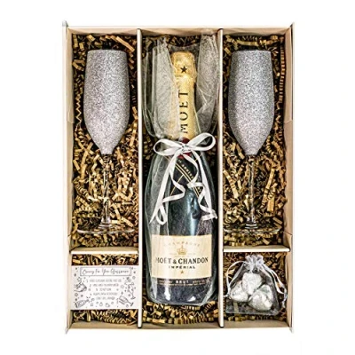Image of Sparkling Silver Moët &amp; Chandon 75cl Gift Set Hamper With 2 Matching Champagne Flutes Fully Boxed