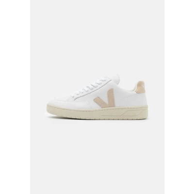 Image of Veja Campo Trainers, Women&#039;s, Size: 7, Extra white/black leather and imitation