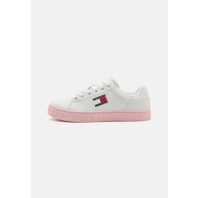 Image of TOMMY JEANS Women’s Low Top Logo Flatform Trainers, White (Ecru), 3.5