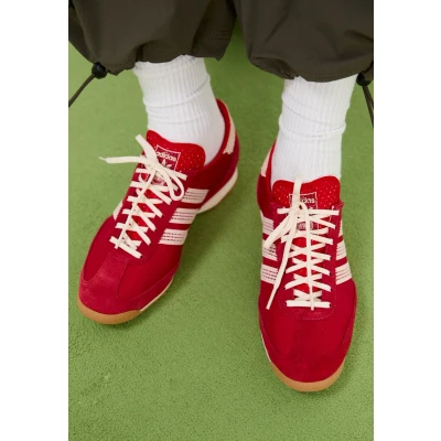 Image of adidas Originals SL 72 OG Trainers, Women&#039;s, Size: 4.5, Better scarlet/wonder white/off white Leather and textile