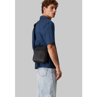 Image of Calvin Klein MUST Reporter Across body bag, Men&#039;s, Size: One Size, Black