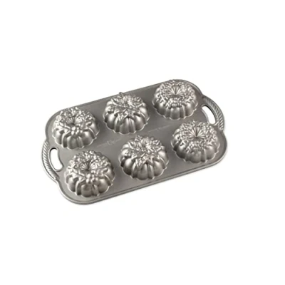 Image of Nordic Ware Baking Mould Wreathlettes Pan 6 Pieces