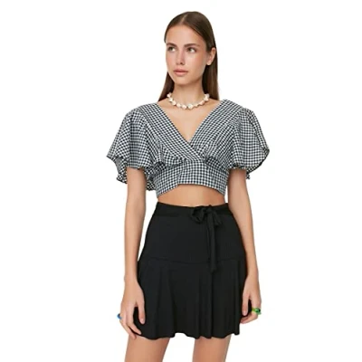 Image of Trendyol FeMan Young High Waist Straight Leg Regular fit Shorts Black