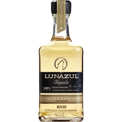 Image of Lunazul Reposado Tequila 70cl 40% ABV Award Winning 100% Agave Small Batch hand harvested and crafted Aged in bourbon barrels