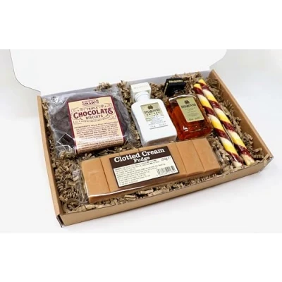 Image of Alcohol &amp; Treats Letterbox Gift Set (Disaronno Amaretto)