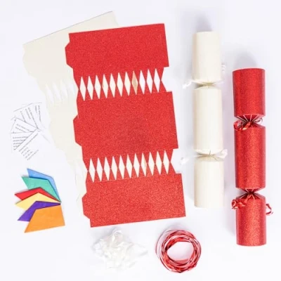 Image of evelay 12 Make Your Own Christmas Cracker Kit DIY Red &amp; Cream Glitter Crackers Hats Snaps Jokes (Red, Cream)